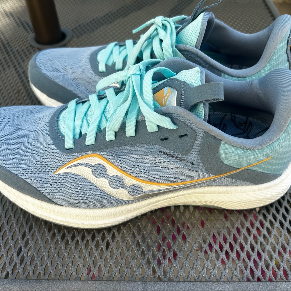 Saucony freedom 5 women’s size 8